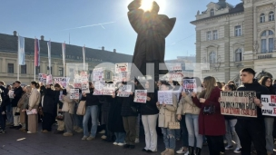 Srednjiškolci na ulicama